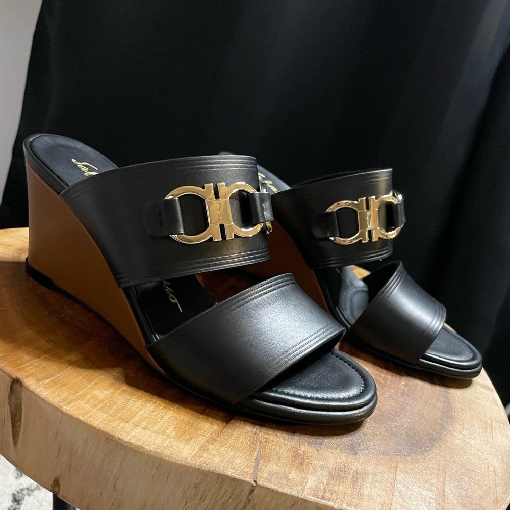 Salvatore Ferragamo Horsebit-detail open toe sandals - Picture 4 of 4